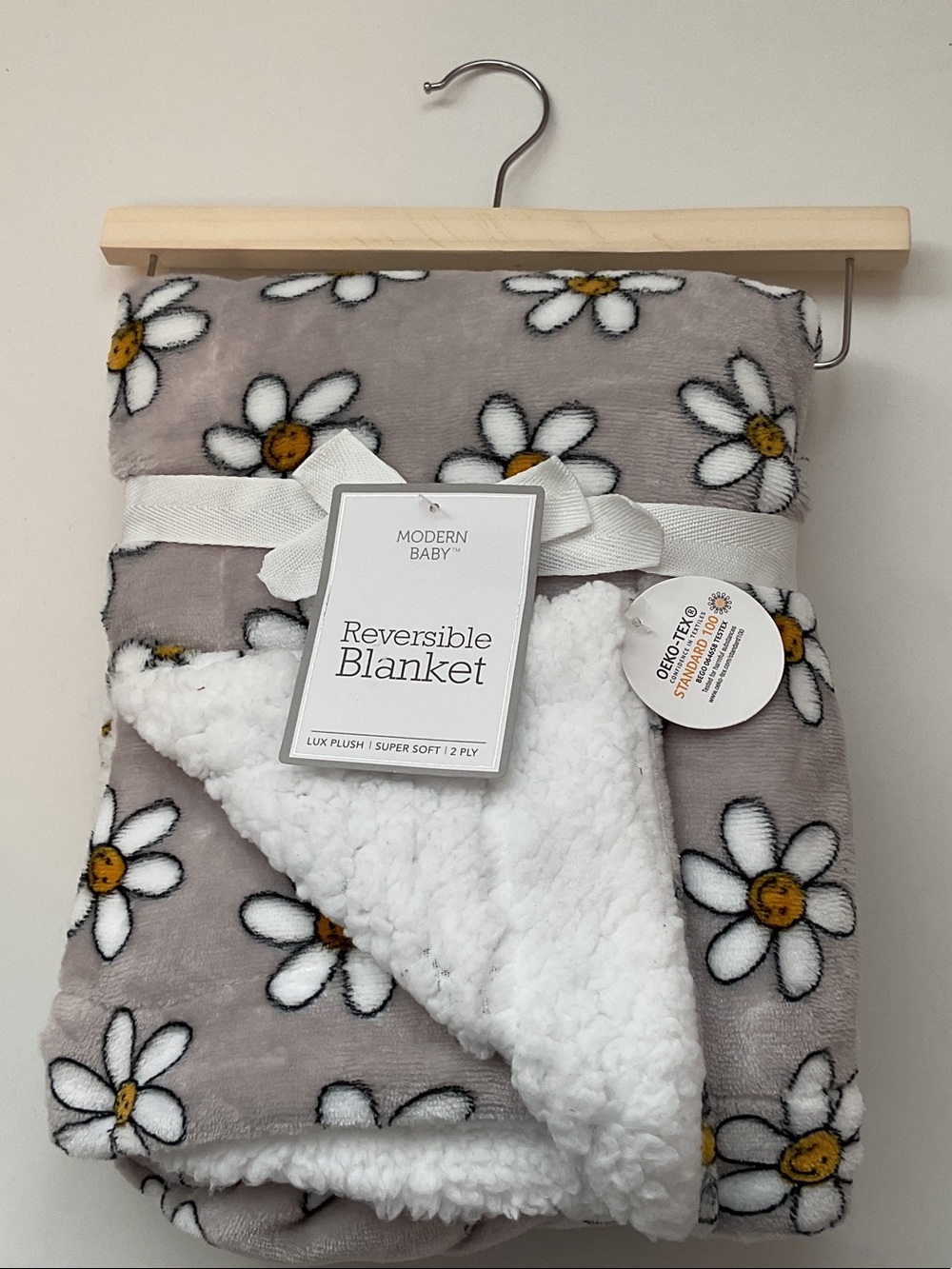 Modern Baby Daisy Reversible Plush Blanket